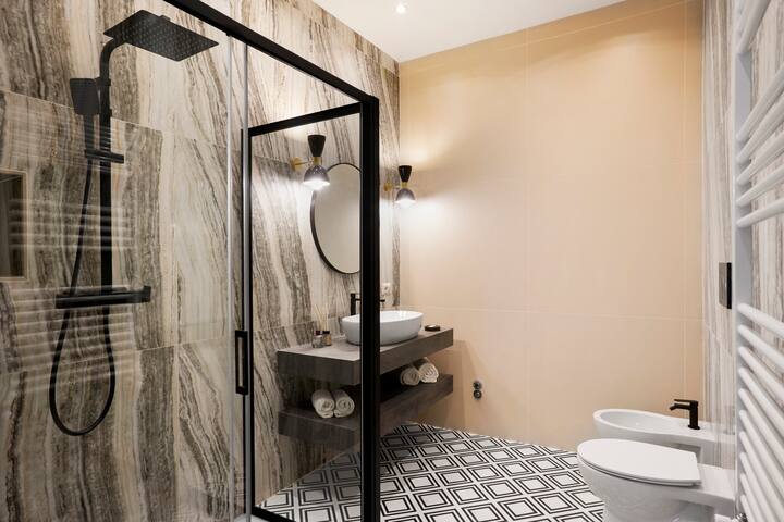 Tropical Spacious Flat Colosseum gallery image 3