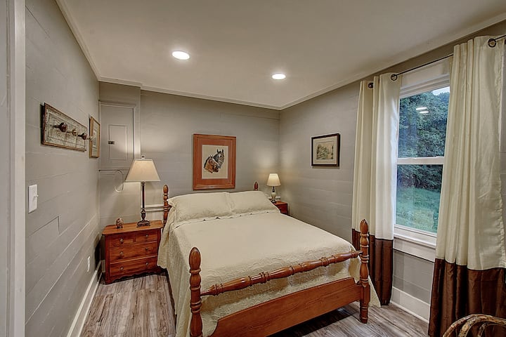 Ყველაზე დაბალი საძინებელი 135 × 191 სმ ზომის საწოლით