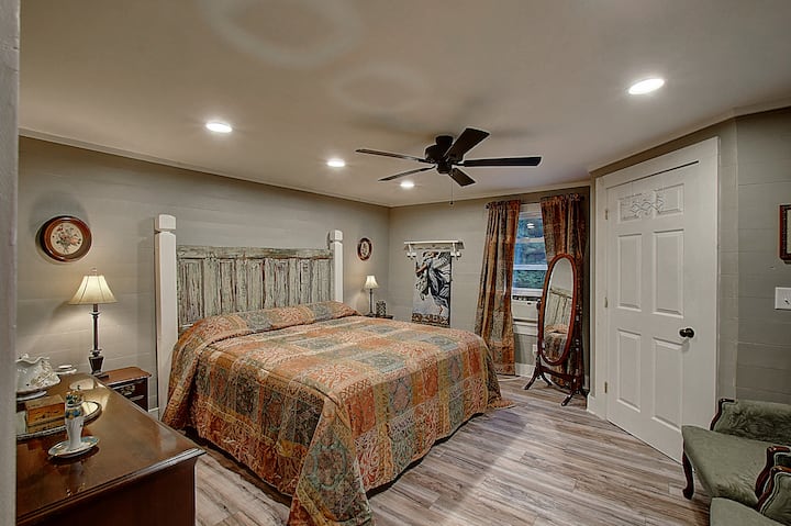 Ყველაზე დაბალი საძინებელი 193 × 203 სმ ზომის საწოლით