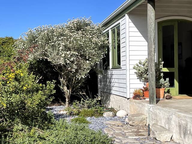 2 On Orca – unique beach cottage gallery image 5