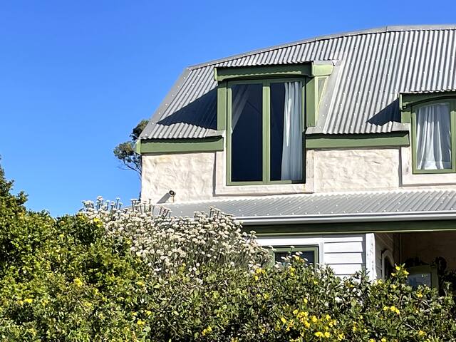 2 On Orca – unique beach cottage gallery image 4