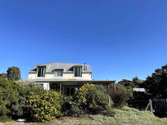 2 On Orca – unique beach cottage gallery image 2