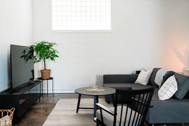 Edge District Stay | Parking | Near Sun Studio - Memphis, TN
