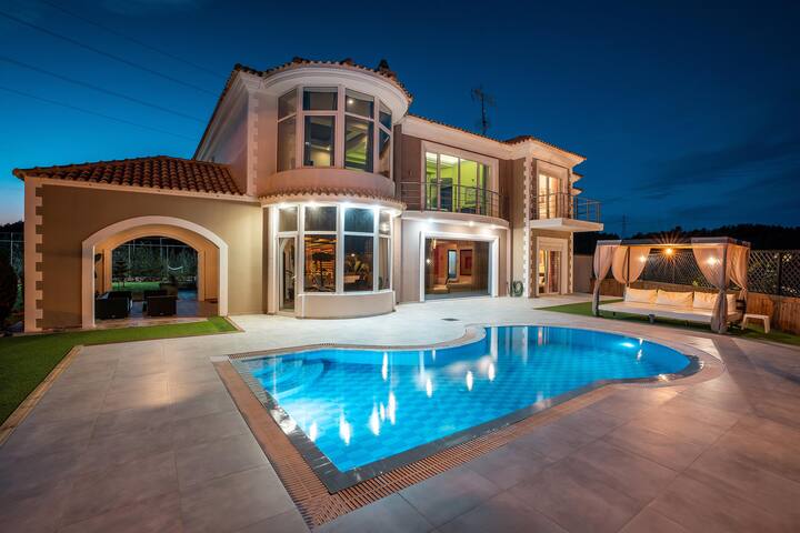 Paramithia Villa gallery image 2