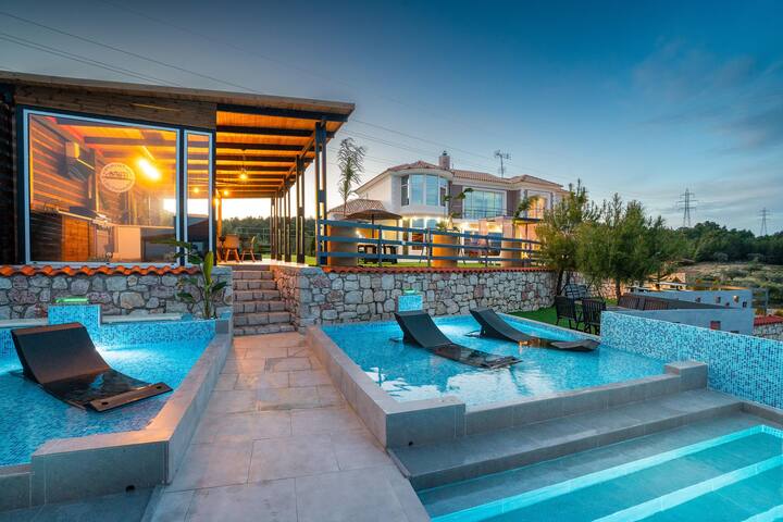 Paramithia Villa gallery image 4