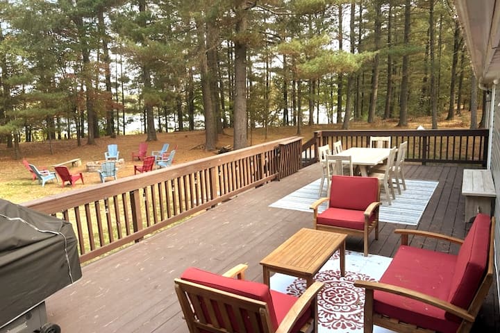 Lakefront Beauty with Hot Tub and Dock