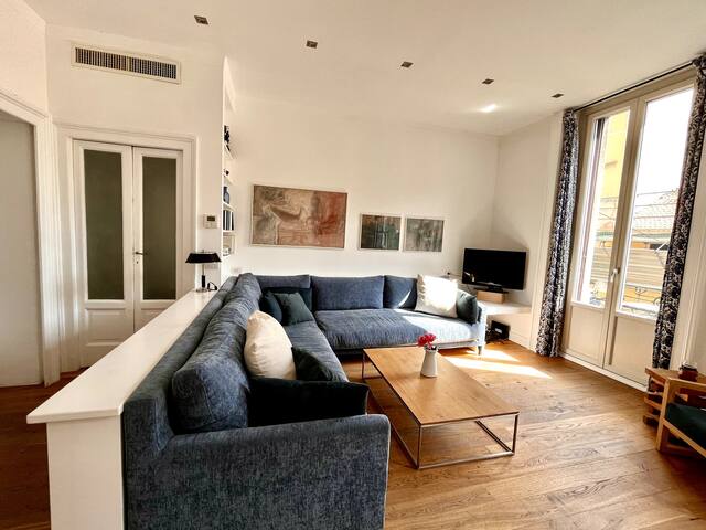 Elegante ed accogliente | Brera gallery image 2