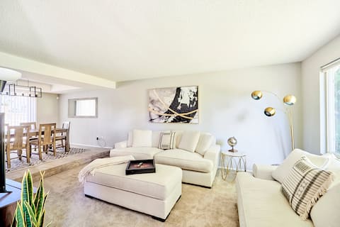 The Cardiff- Stylish 4bd home by Airport & Seattle