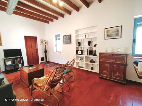 Top Airbnb: Little House in Barrio San Roque with Terrace en Alacant / Alicante
