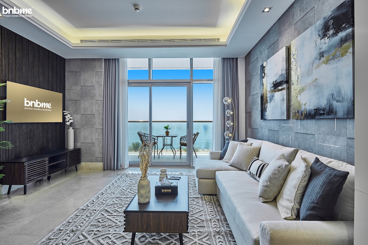 bnbme | Beachfront Luxury w/ Infinity Pool on Palm