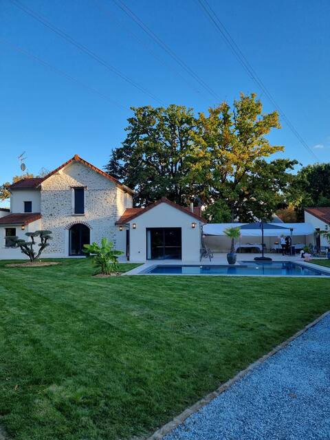 Jo2024 Belle maison avec piscine