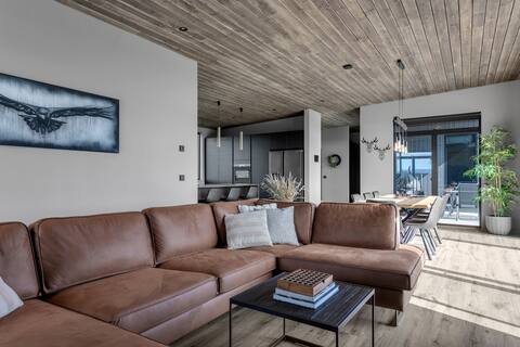 Luxurious 4BR Summerhouse with Hot Tub and Sauna