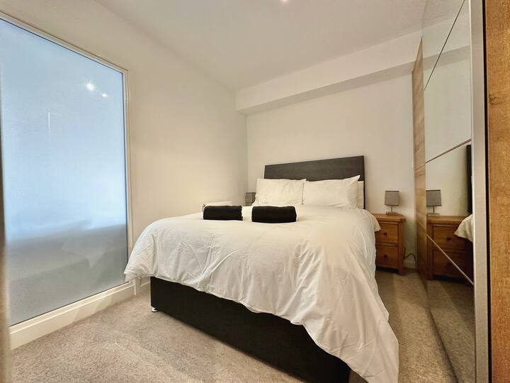 One Bedroom Apartment - Double Bed's And Sofa Bed - 클리브던