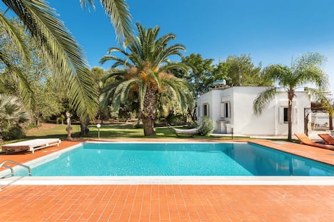 Villa Due Sorelle, with tropical pool and olive grove