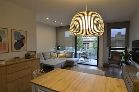 Popular Airbnb listing: Centrally located apartment with a pool and parking in Tarragona