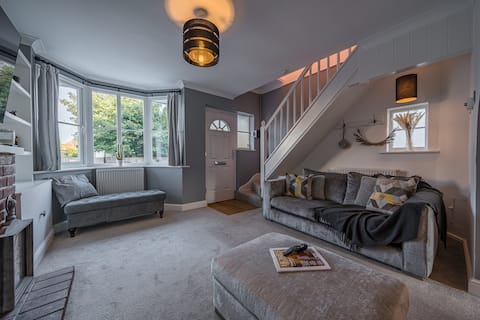 Modern Quiet 2BD Family Home W/C 4K Tv Netflix