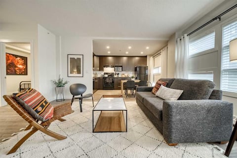 Popular Airbnb listing: Private, Direct Entry - Mins from 17th Av in Bankview
