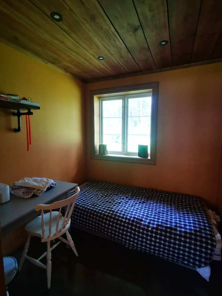 Единично легло