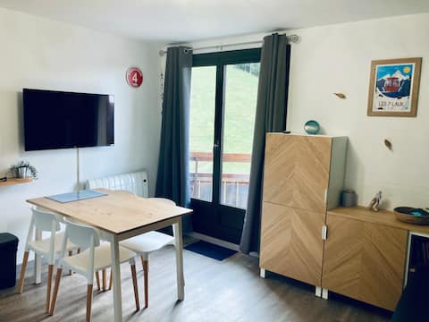 Popular Airbnb listing: Studio cabin for 4 people. Prapoutel at the foot of the slopes in Les Adrets