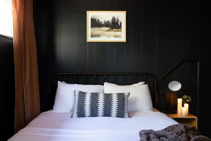 Downstairs Bedroom (Queen)