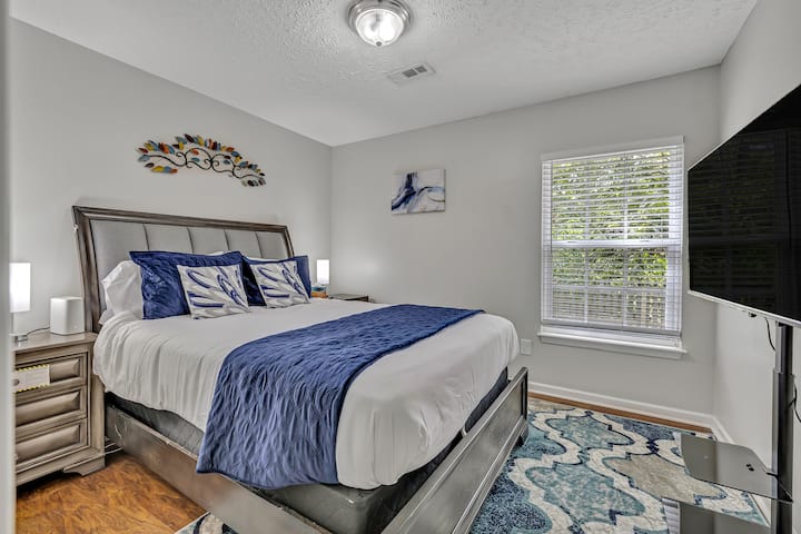 Bedroom 2 w/55” tv