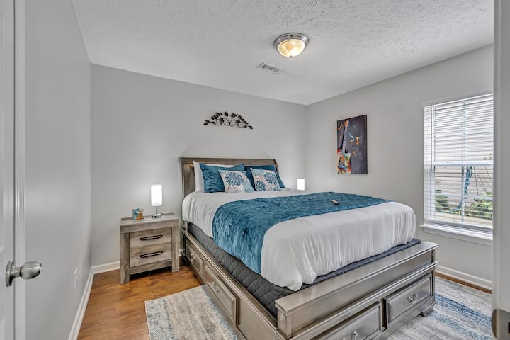 Bedroom 3 w/55” tv