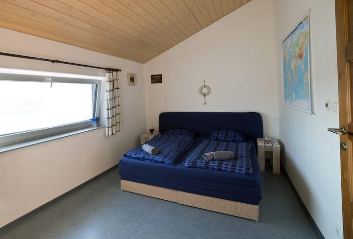 חדר שינה קטן. ניתן להמיר לשתי מיטות יחיד. 
חדר שינה קטן. ניתן להמיר לשתי מיטות יחיד.