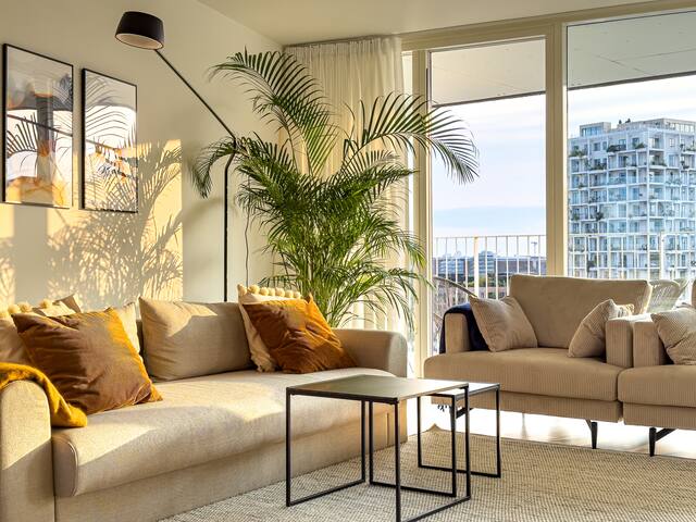 Exclusive Penthouse with Sunset Views gallery image 3