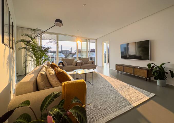 Exclusive Penthouse with Sunset Views gallery image 2