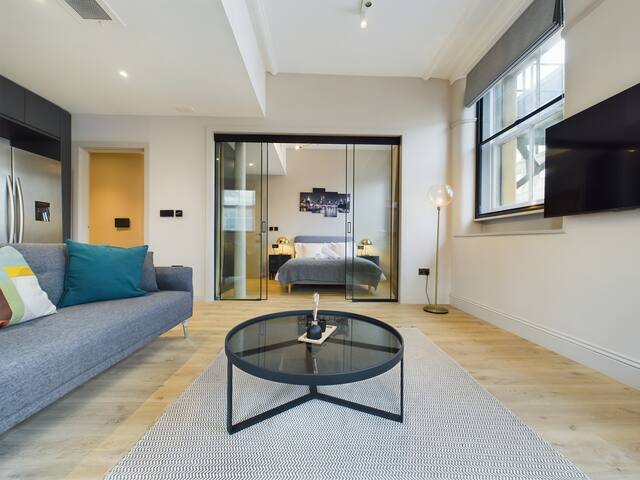 Manchester City Centre Classy 2Bedroom Apartment gallery image 4