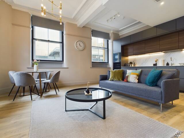 Unique | Spacious City Centre Apartment gallery image 2