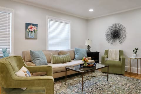 Popular Airbnb listing: Bright & Cheerful Modern Home in Spartanburg