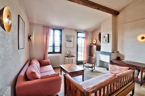 Top Airbnb: Félicie: large duplex Haut-de-Cagnes, sea view in Cagnes Sur Mer