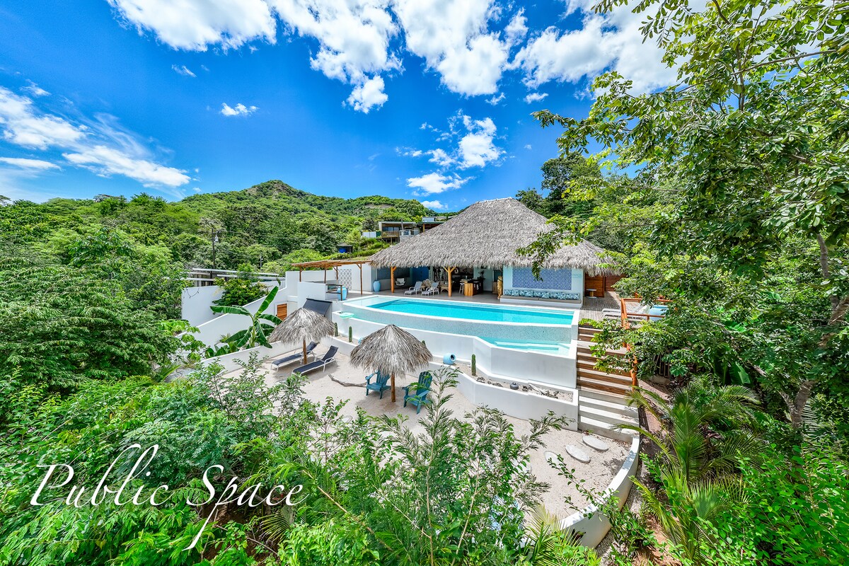 Tropical chic – king-size bed, pool, nature in Playa Grande, Provincia de Guanacaste, Costa Rica - Image 1
