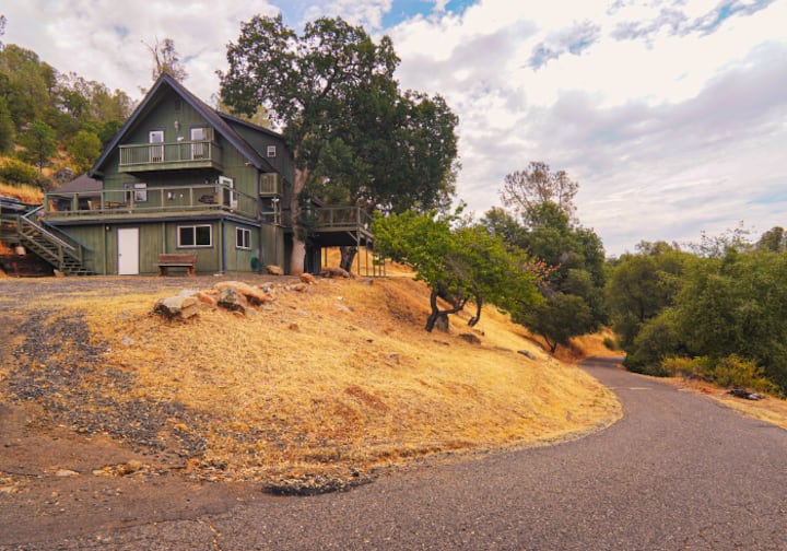 Ridge House 6/6 Private Retreat Vacation homes for Rent in Tuolumne