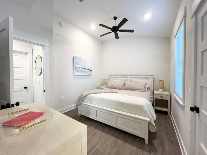 -Master bedroom-king size
-Colors and textures create calm, peace and tranquility 

