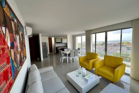 Exceptional apto with pool just steps from the sea