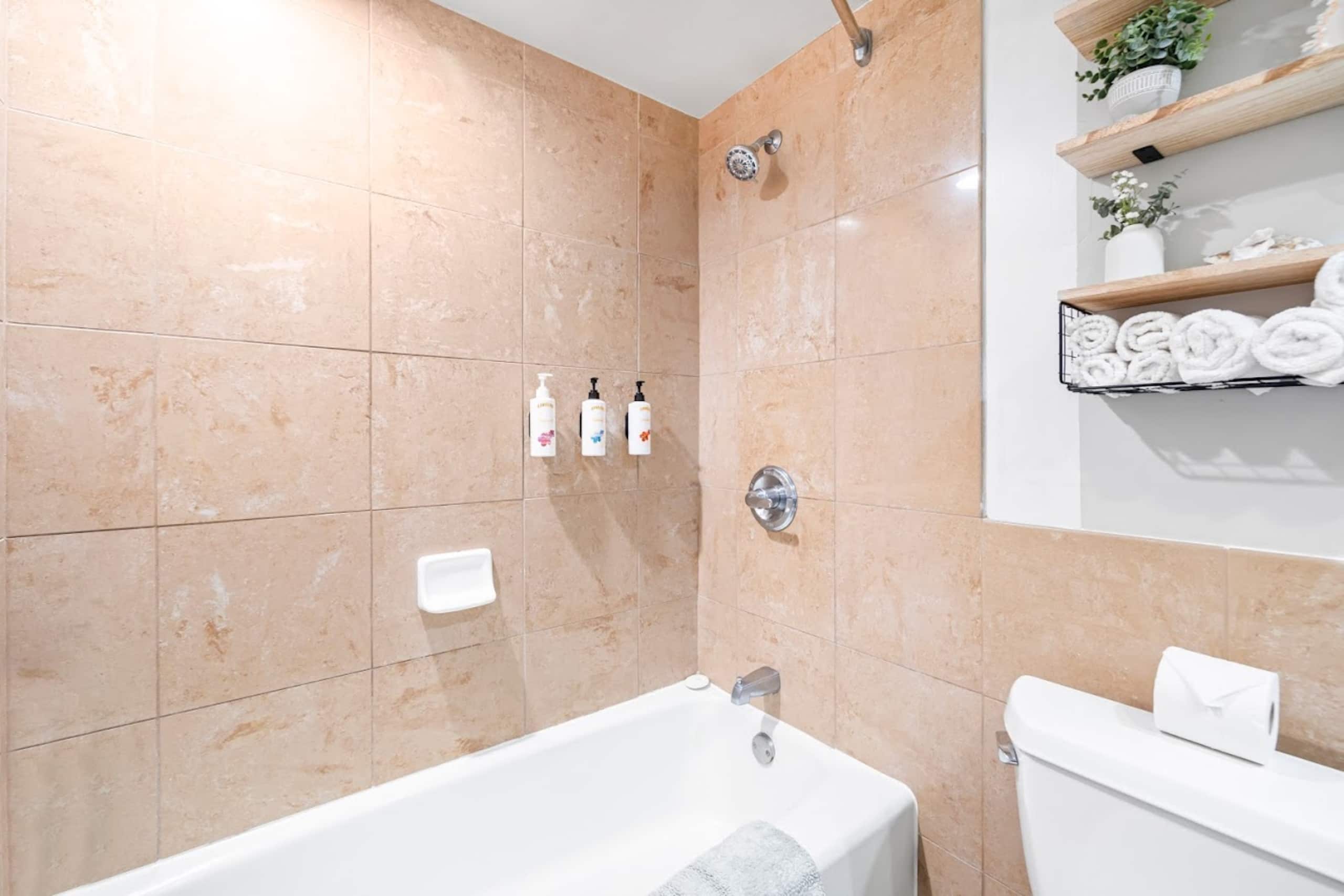 Hotel in Honolulu · ★4.94 · Studio · 2 beds · 1 private bath - Image 3