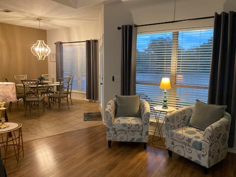 Popular Airbnb listing: Poshi Pick, lovely 4 bdrm, 2.5 bath home in Bryan in College Station