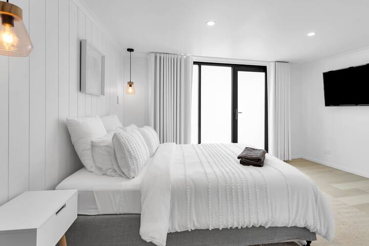 Family Beachside Escape by ReadySetStay H & GH gallery image 4