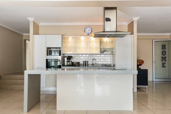 Spacious 3 bedroom city centre gallery image 2