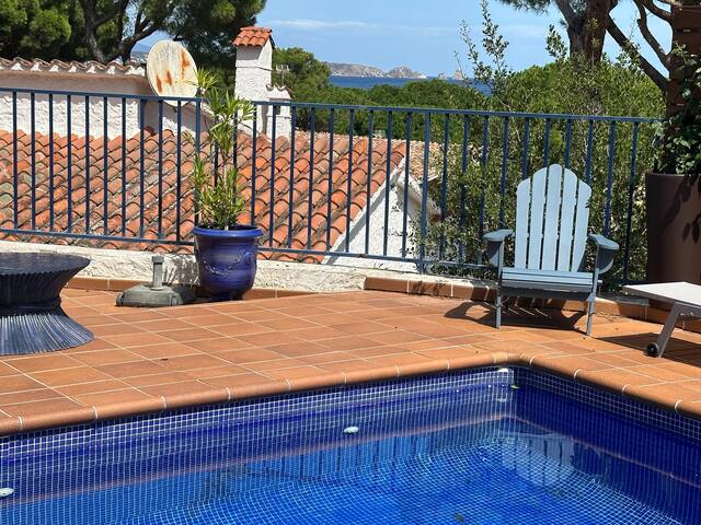 Beautiful Villa with swimmingpool. gallery image 2