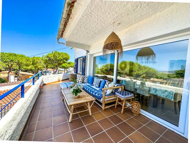 Beautiful Villa with swimmingpool. gallery image 5