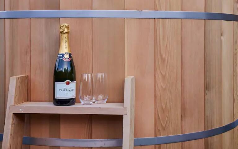 Hammock Heights! Hot Tub,Private Garage,CityCentre gallery image 5