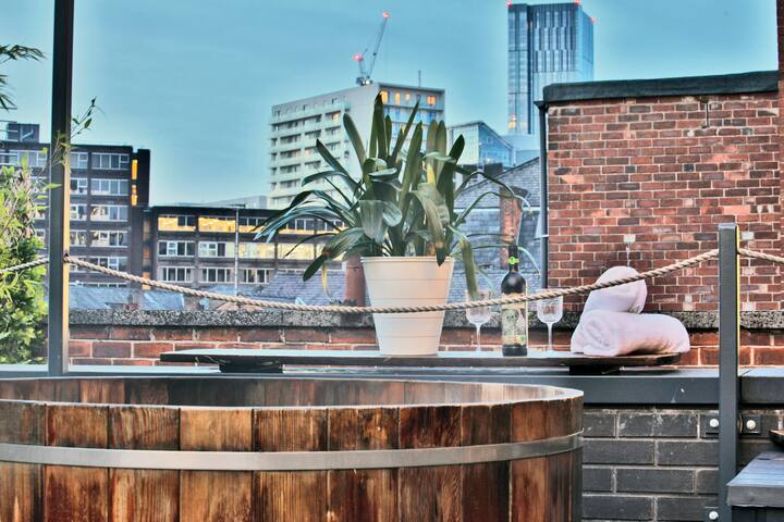 Hammock Heights! Hot Tub,Private Garage,CityCentre gallery image 4