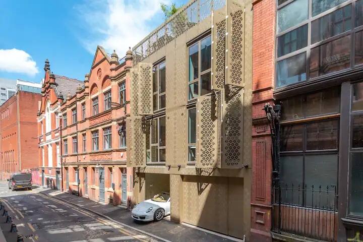 Hammock Heights! Hot Tub,Private Garage,CityCentre gallery image 2