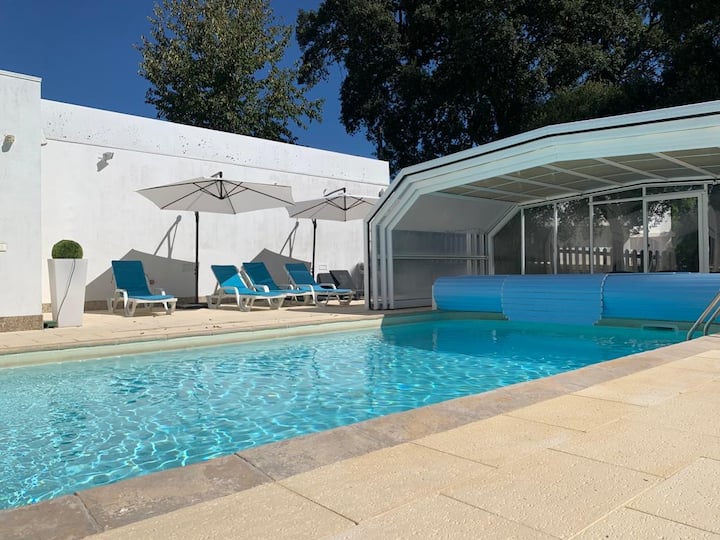 Villa with Heated Pool, Jacuzzi & Sauna