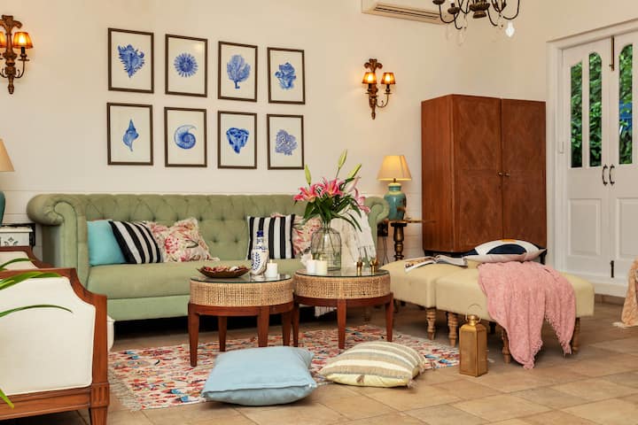 Living room image 8
