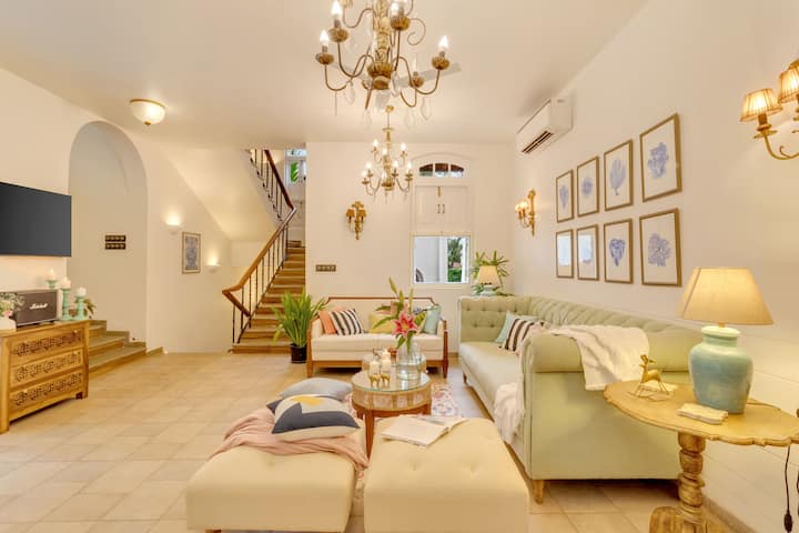 Living room image 4