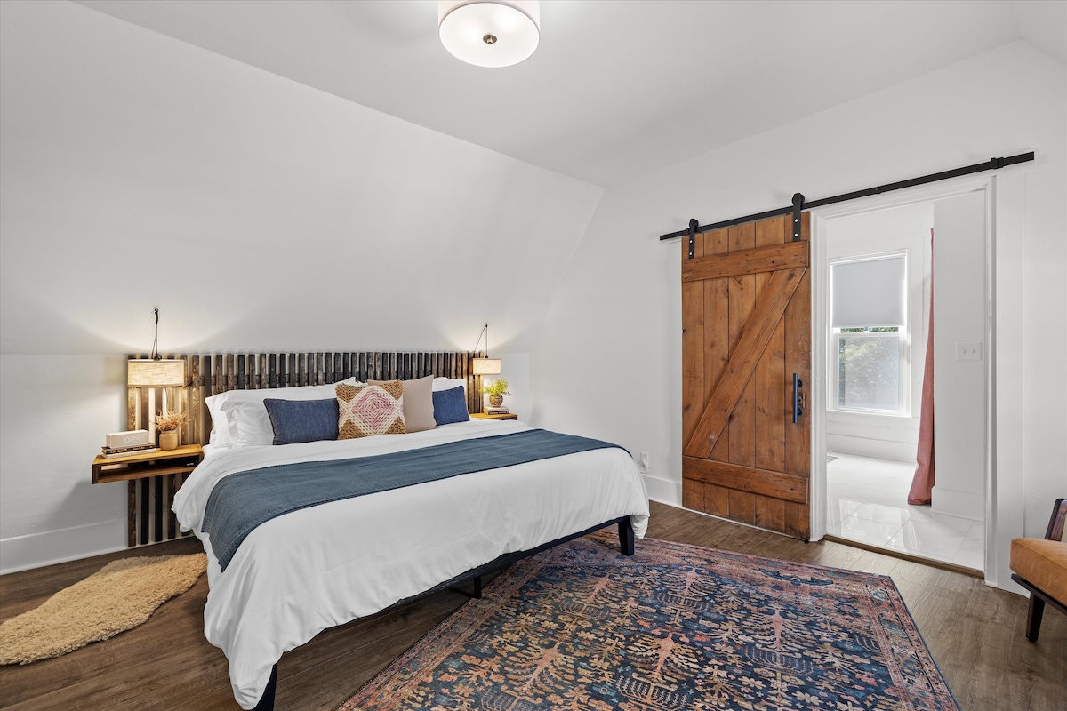 מיטת קינג סייז עם מזרן קצף זיכרון אורגני. קומה שנייה 